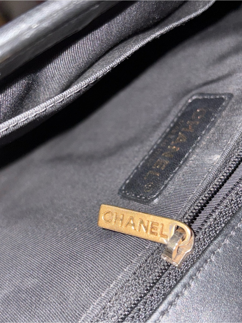 CHANEL BOY BAG - Picture 5 of 6